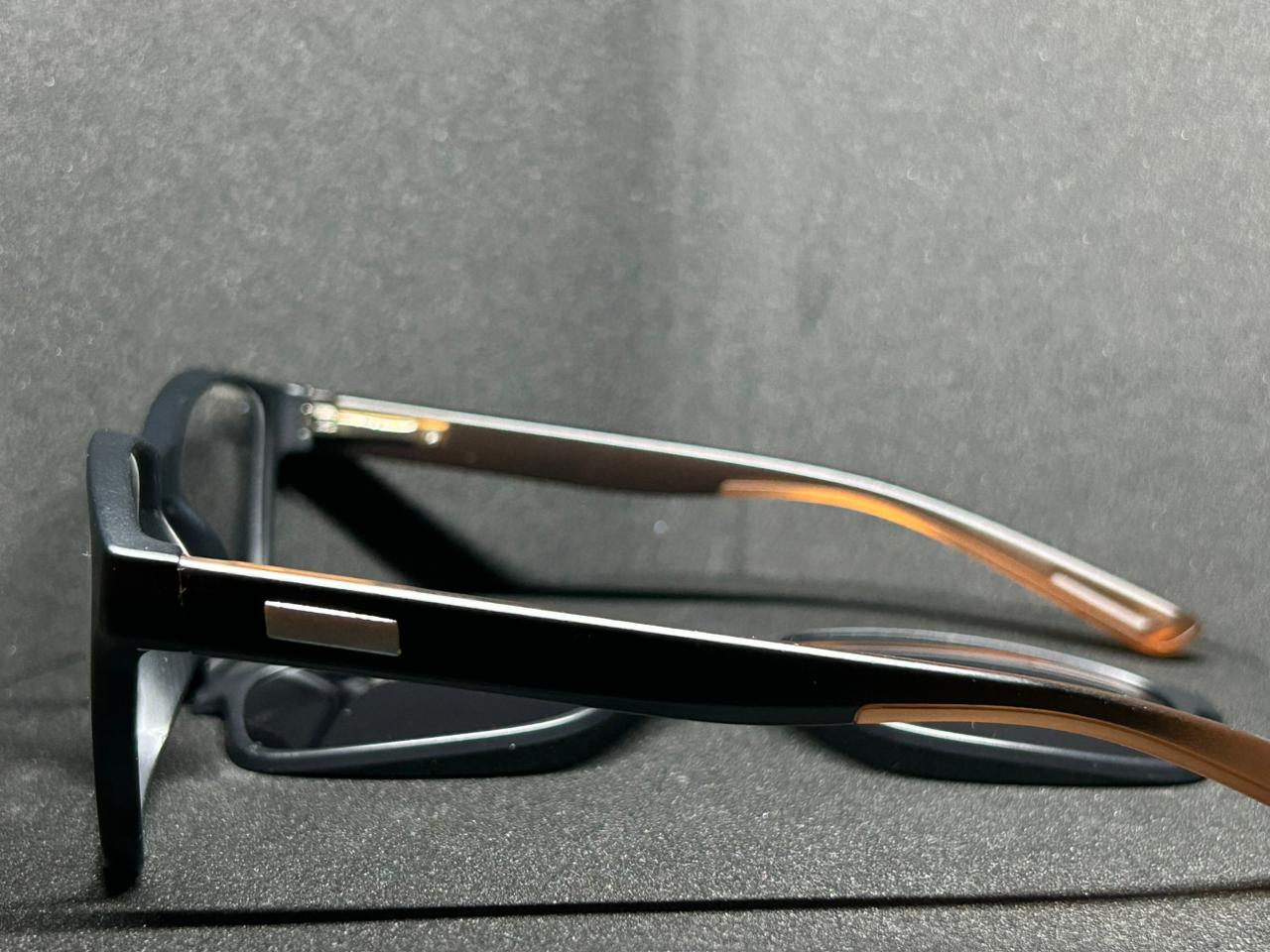 Óculos Dual Black – Armação de Grau com Lente Solar Magnética