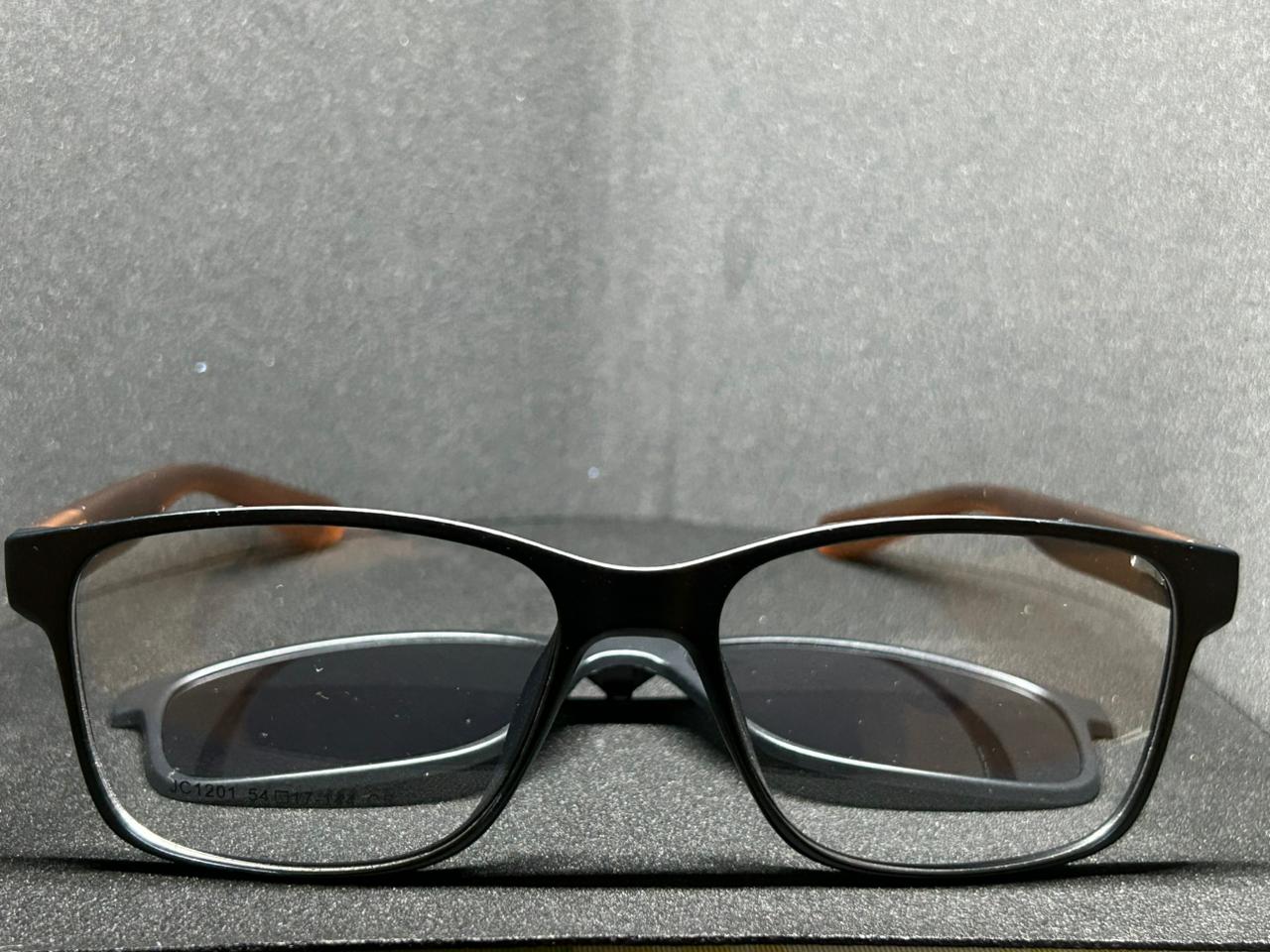 Óculos Dual Black – Armação de Grau com Lente Solar Magnética